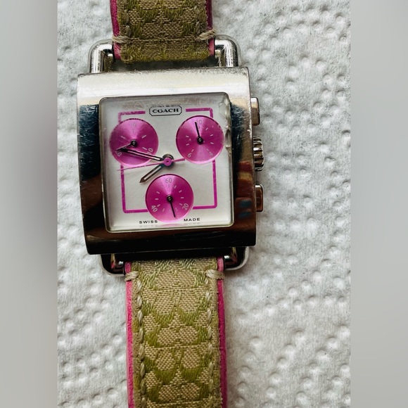 This vintage Coach Watch is very nice ! The band looks old but the is great! - Picture 1 of 7